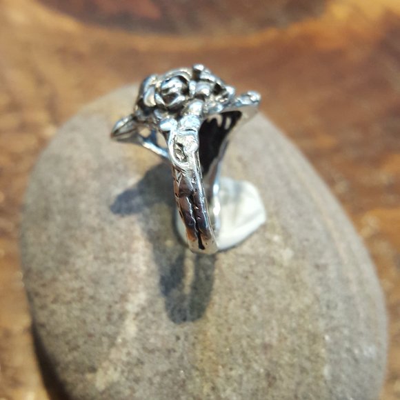 Sterling Rose and mother of pearl Ring - Picture 10 of 14